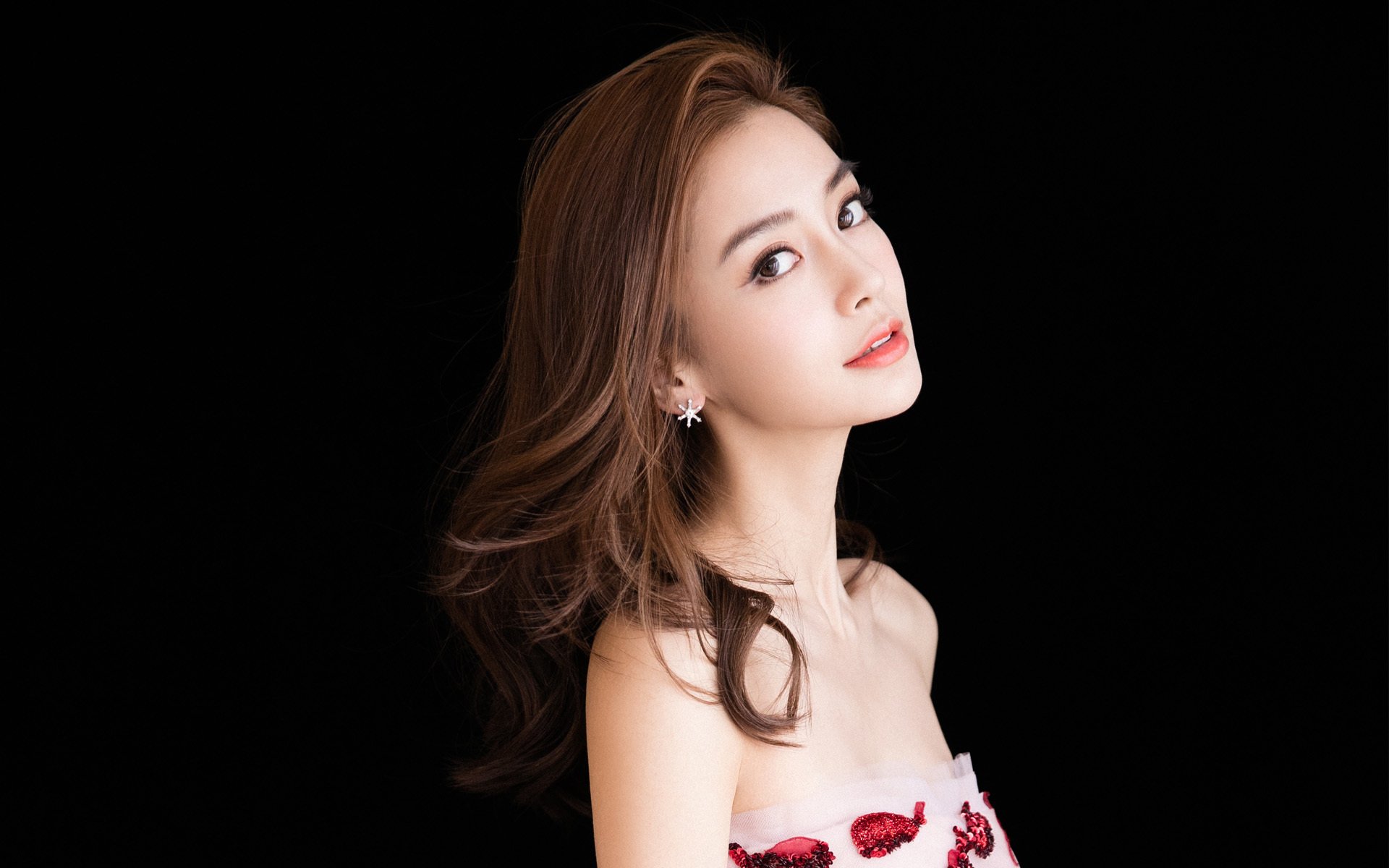 英超球队采用AI技术监测比赛中体能消耗曲线，英超体重